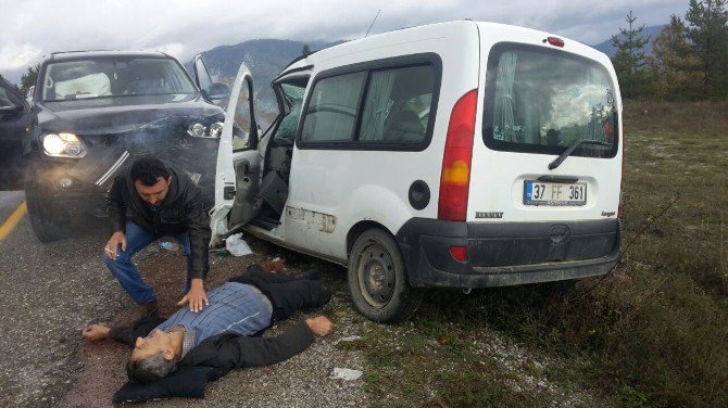 Kastamonu’da İki Araç Çarpıştı: 1 Ölü, 2 Yaralı