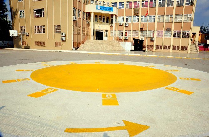 Kepez’de Okul Bahçeleri Renkleniyor