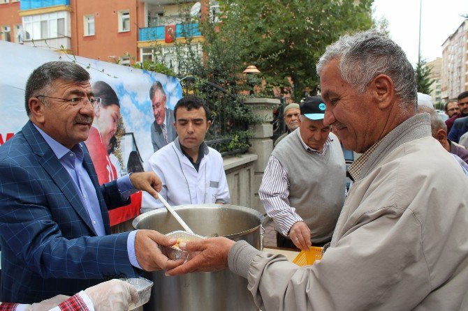 Niğde Belediyesi 6 Bin 500 Kişiye Aşure İkram Etti