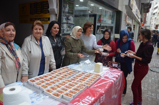 Fatsa’da Yardım Sevenler Aşure Dağıttı