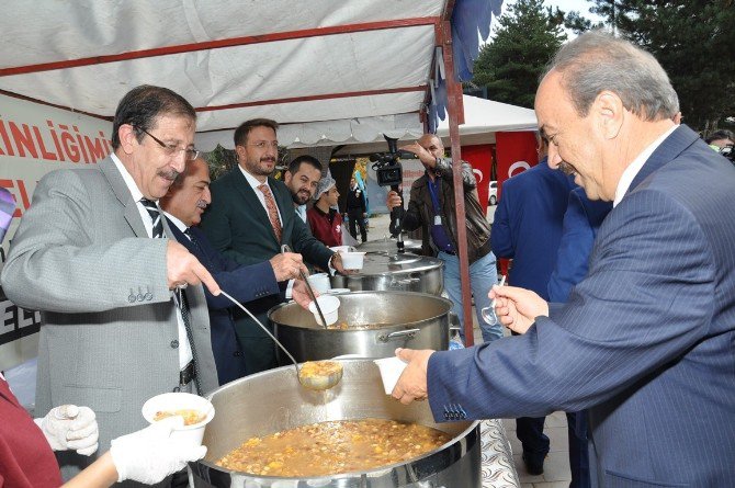 Palandöken Belediyesi, Atatürk Üniversitesine Aşure İkram Etti