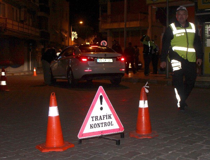 Salihli’de Polisten Asayiş Uygulaması