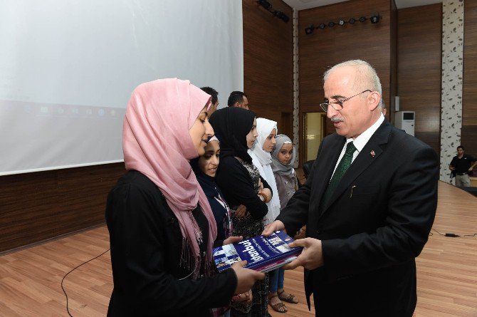 Şanlıurfa’daki 56 Bin Suriyeli Öğrenciye Türkçe Öğretim Seti