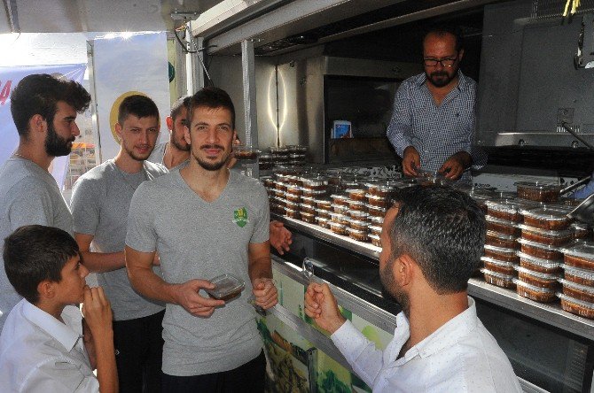 Şanlıurfa’da Stk’lardan Örnek Davranış