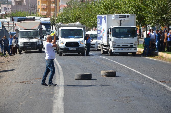 Cinnet Getiren Şahıs Üzerine Benzin Dökerek Döner Bıçağıyla Yol Kesti