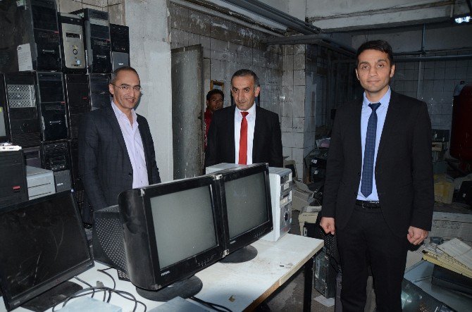 Sarıkamış’ta Köy Okullarının Bilgisayarları Yenilendi