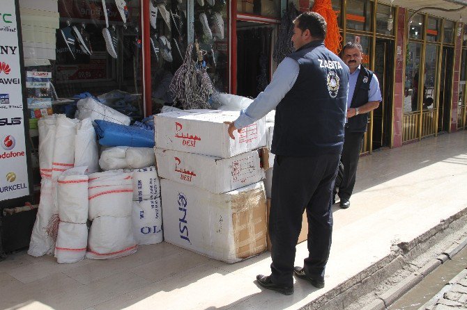 Silopi’de Zabıtadan Kaldırım İşgali Uyarısı