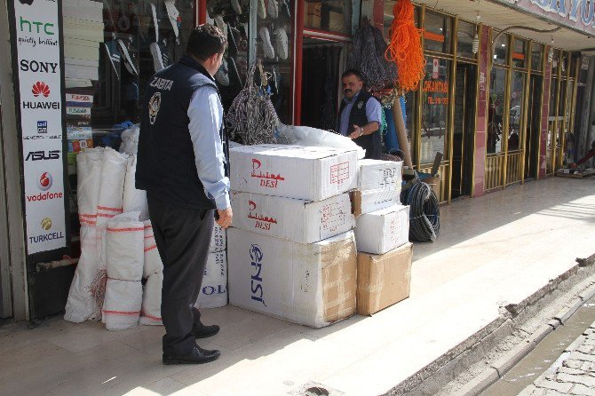 Silopi’de Zabıtadan Kaldırım İşgali Uyarısı