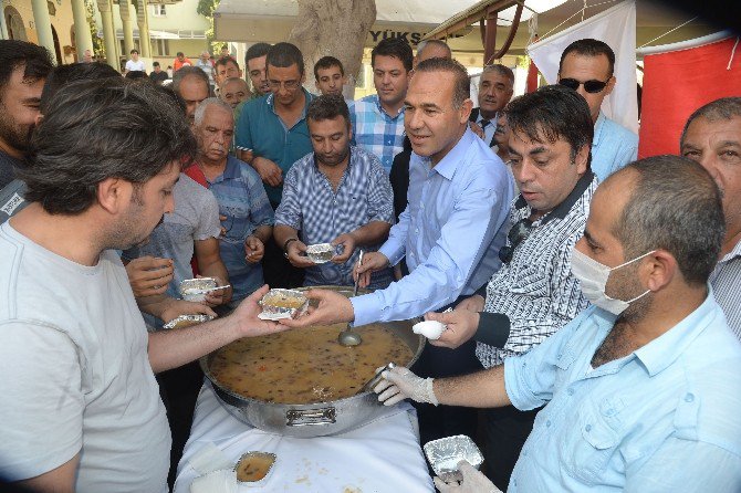 Başkan Sözlü, Hemşehrilerine Aşure İkram Etti