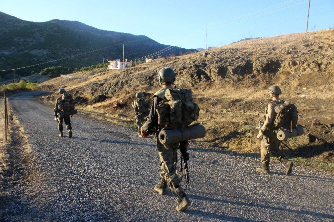 Pkk’lı Teröristler Ormanı Yakarak Kaçıyor