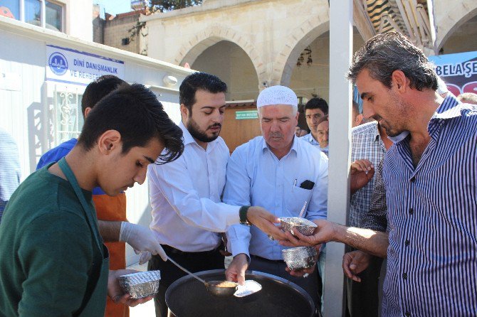 Adıyaman’da 3 Bin Kişiye Aşure Dağıtıldı