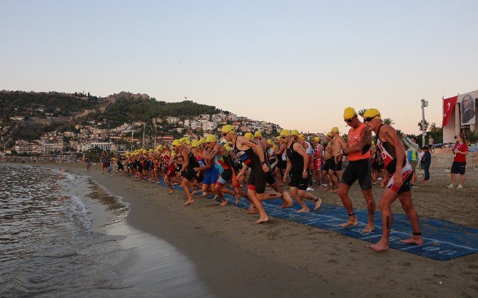 Alanya’da Triatlon Heyecanı