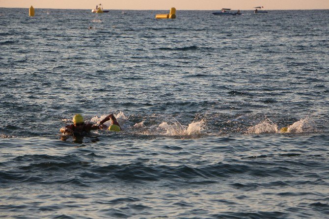 Alanya’da Triatlon Heyecanı