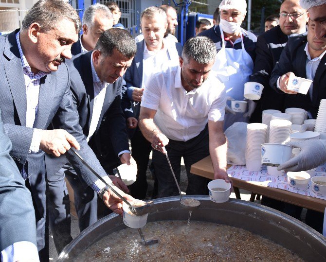 Battalgazi Belediyesi’nin Aşure Etkinliği Yoğun İlgi Gördü