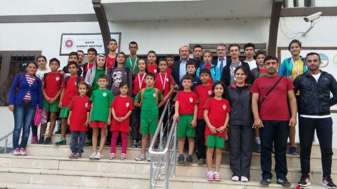 Osmaneli 1308 Spor Kulübü Atletizm Sporcuları Ödüllendirildi