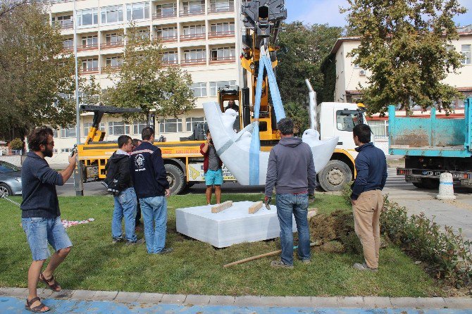 ’Suriyelilerin Acıları’nı Anlatan Heykel, Tekirdağ’ın Merkezinde