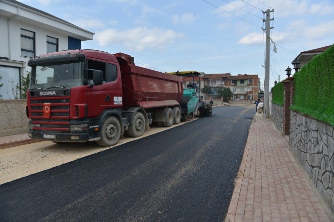 İnegöl’de Kış Öncesi Sokaklar Asfaltlanıyor