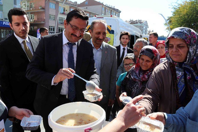 Başkan Ak, Keçiörenlilere Aşure İkram Etti