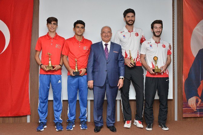 Mersin’de 2016 Yılının En İyi Sporcuları Ödüllerini Aldı