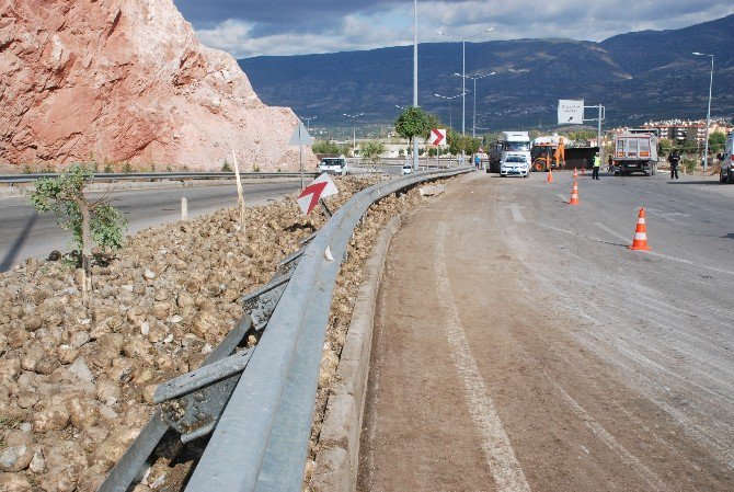 Tokat’ta Pancar Yüklü Tır Devrildi: 1 Yaralı