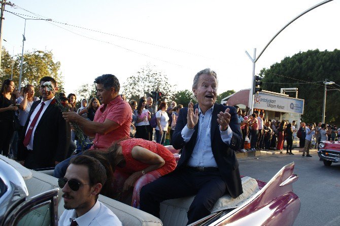 Uluslararası Antalya Film Festivali, Kortej Geçişiyle Başladı