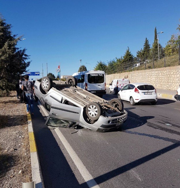 Takla Atan Otomobilin İçinden Sağ Çıktılar