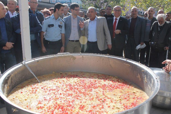 Kaymakamlık Ve Belediyeden Ortak Aşure Hayrı