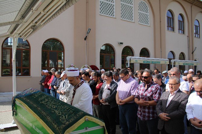 6 Kişiyi Hayata Bağlayan Annenin Cenazesinde Göz Yaşları Sel Oldu