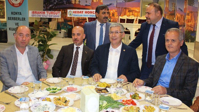 Konya Berberler Ve Kuaförler Odası Üyeleri Kahvaltıda Bir Araya Geldi