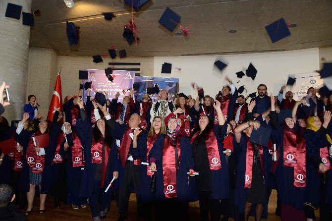 Anadolu Üniversitesi’nin Köln’de Mezuniyet Coşkusu