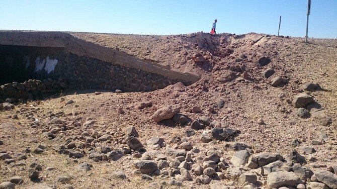 Diyarbakır-viranşehir Yolunda Albayın Geçişi Sırasında Patlama