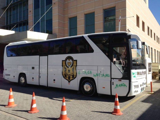 Şanlıurfa’da Yeni Malatyaspor Otobüsüne Boyalı Saldırı