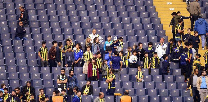 Kadıköy’de ’Yönetim İstifa’ Sesleri