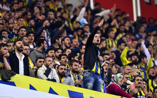 Kadıköy’de ’Yönetim İstifa’ Sesleri