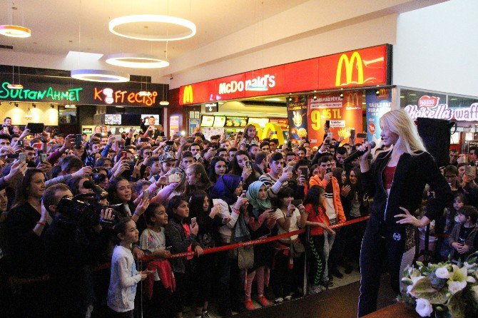 Aleyna Tilki Ve Emrah Karaduman Samsun’da Sahne Aldı