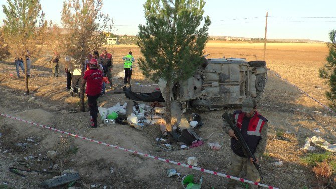 Taşa Çarpan Otomobil Takla Attı: 1 Ölü, 3 Yaralı