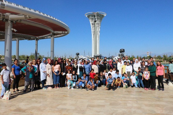 Sevim Karaloğlu, 130 Çocukla Birlikte Expo’yu Gezdi.