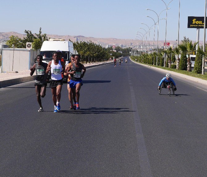 Engelli Atletler, Şanlıurfa 5’inci Yarı Maratonu’na Damgasını Vurdu