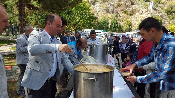 Ak Parti Bilecik Merkez İlçe Teşkilatı Aşure Dağıttı