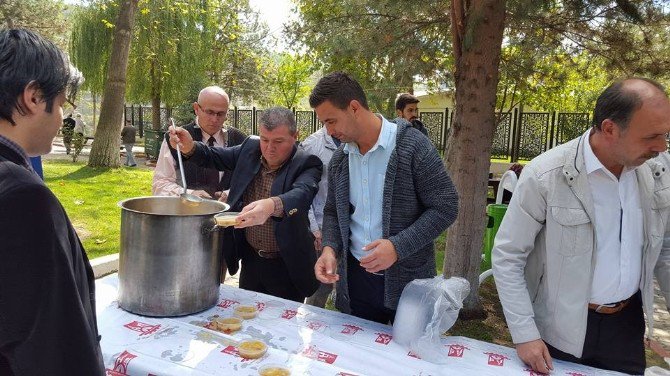 Ak Parti Bilecik Merkez İlçe Teşkilatı Aşure Dağıttı