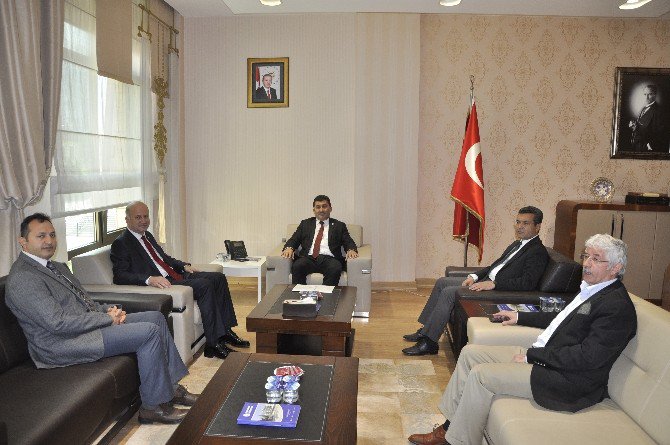 Btü Ziyaretçi Akınına Uğradı