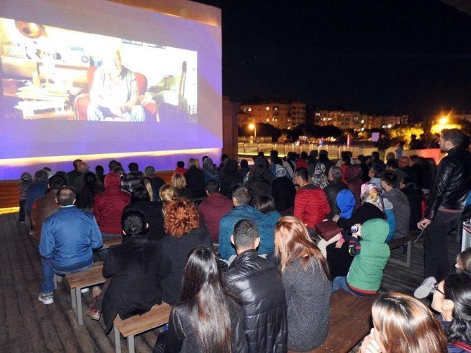 Bergama’da Açık Havada Sinema Keyfi