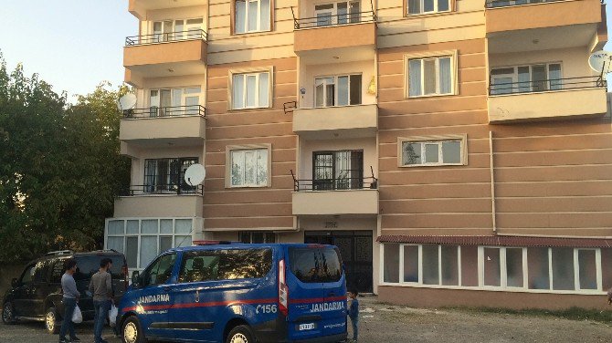 Balkon Demiri Koptu, 2 Kadın Yere Çakıldı