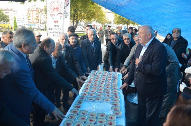 Fatsa’da Alevi Derneği Aşure Dağıttı