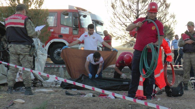 Taşa Çarpan Otomobil Takla Attı: 1 Ölü, 3 Yaralı