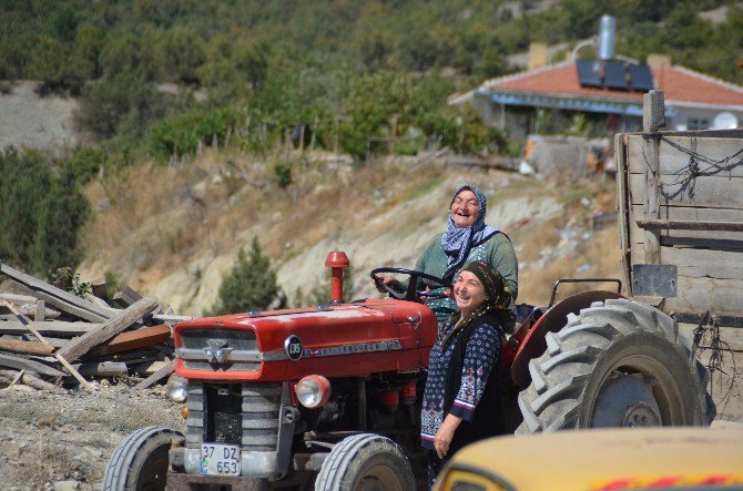 Tosyalı Kadınların Traktör Marifeti