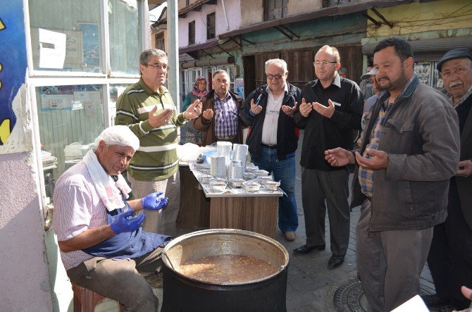 Kulalı Esnaflardan Aşure Hayrı