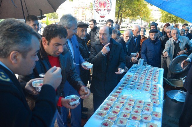 Fatsa’da Alevi Derneği Aşure Dağıttı