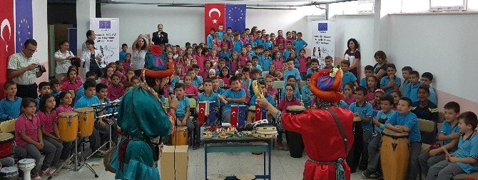 Öğrencilere Ab’yi Hacivat Ve Karagöz Anlattı