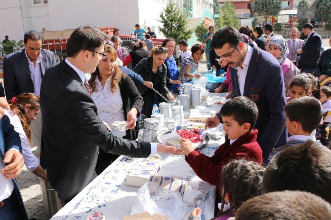 Sakarya Ortaokulu’nda Aşure İkramı